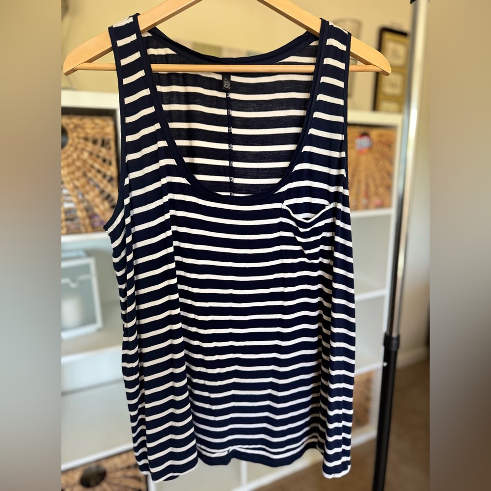 White House Black Market striped tank navy blue & white